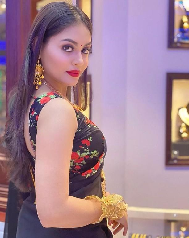 Rubina in Ramnagar – Escort | Private & Discreet